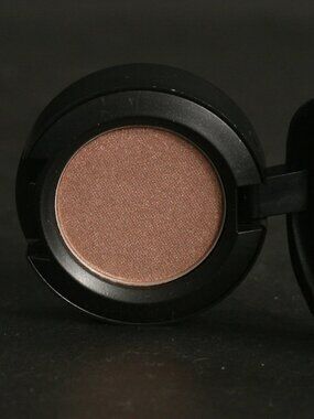 NEW MAC Honesty Eyeshadow Lustre